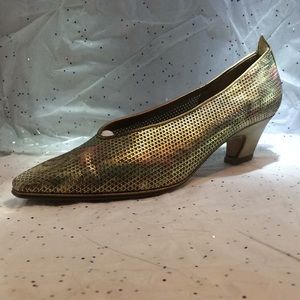 Studio Paola gold metallic pump size 7 1/2 AA